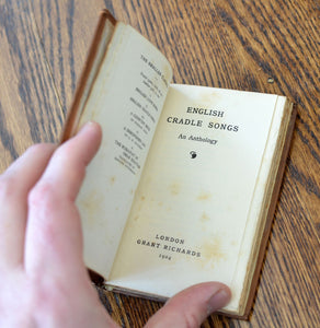 [Fine Binding | Modeled Leather] English Cradle Songs